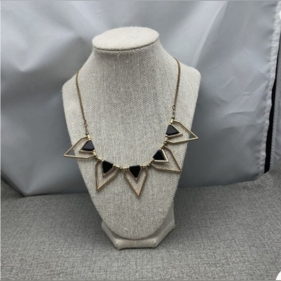 The Pack Leader Gold Necklace and Earrings set - Picture 2 of 3